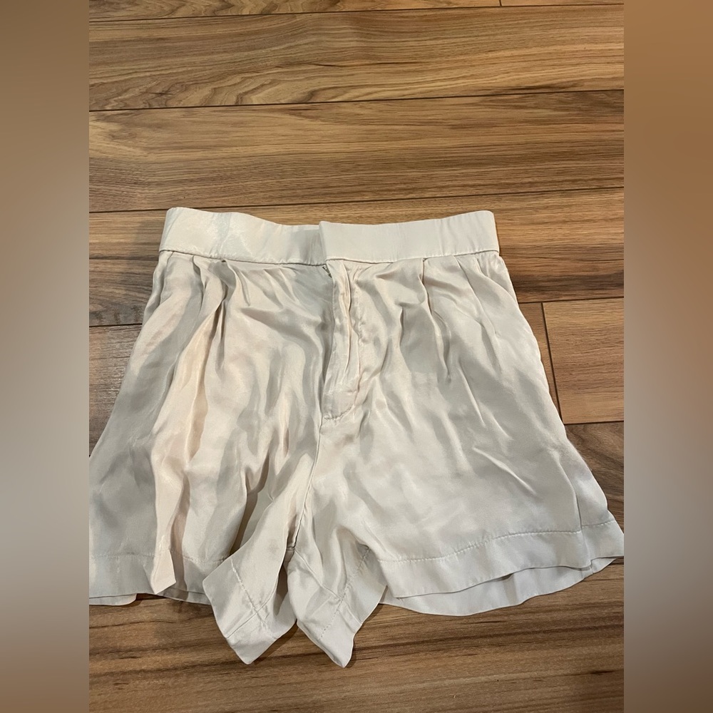 Zara beige flowy shorts